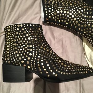 Brand New Never Worn Vince Camuto Edenny